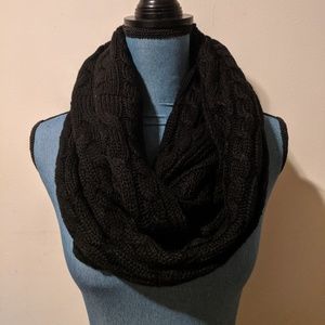 NWOT Infinity Knitted Scarf Hand Maid